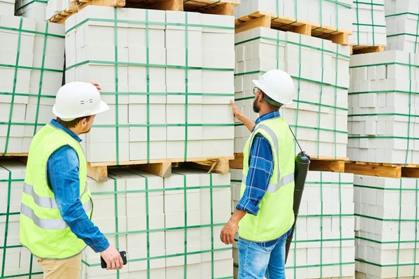 Comment choisir les matériaux adéquats en tant que technicien en matériaux de construction ?