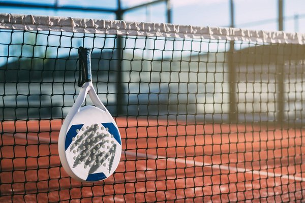 Raquette de padel : les critères de choix à savoir