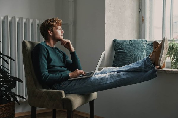 Fauteuil main : comment l'intégrer dans votre décoration ?