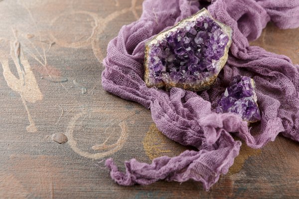 Druses en lithothérapie : amplificateurs naturels d'énergie